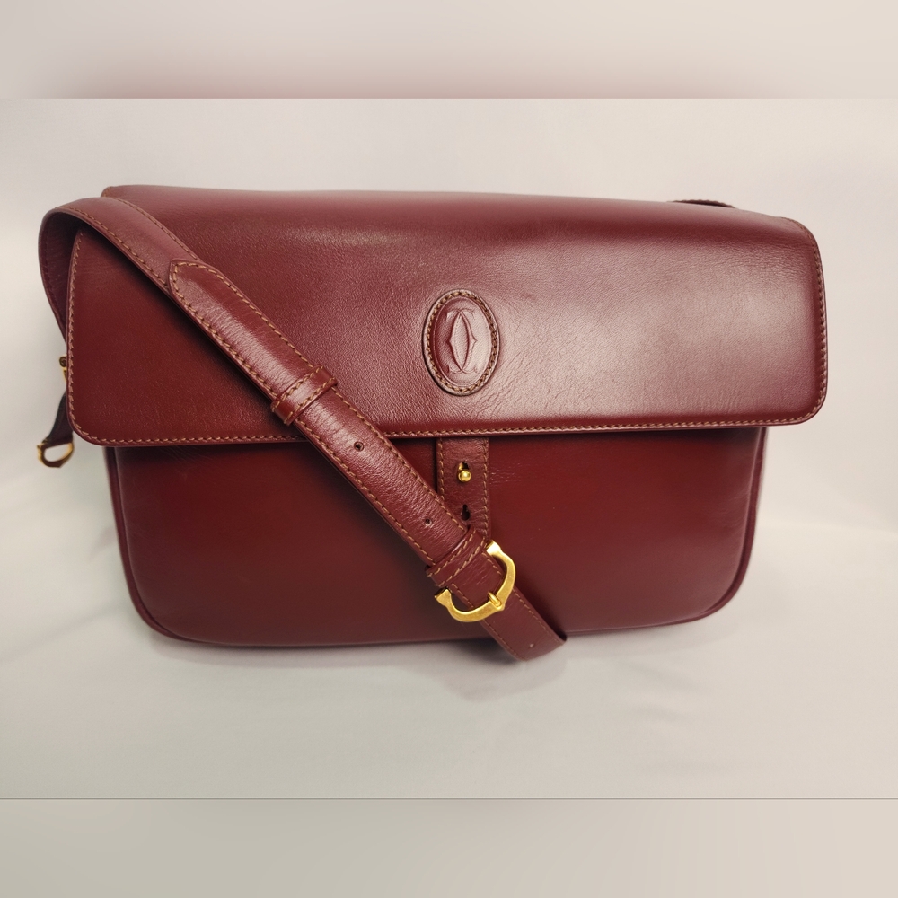 Cartier Elegant Burgundy Leather Shoulder Bag